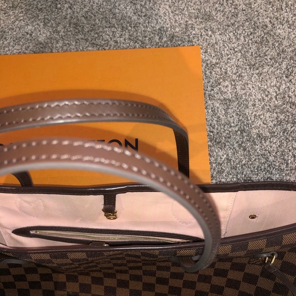 Louis Vuitton Neverfull MM - Picture 13 of 15